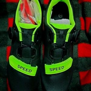 Man's biking shoes new